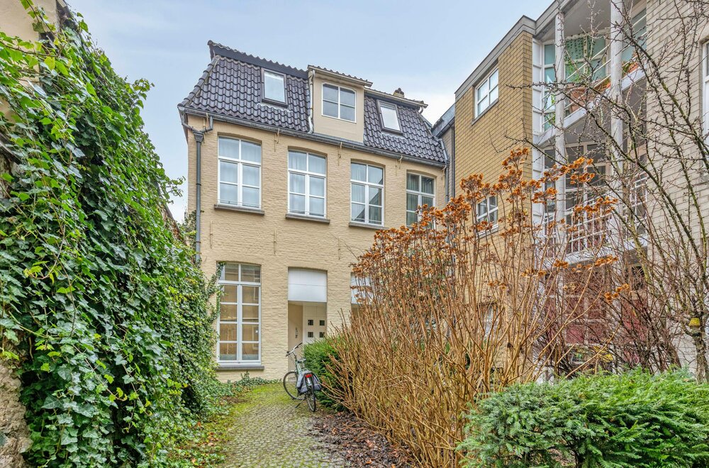 karaktervol-appartement-te-koop-met-mezzanine-in-brugge010.jpg