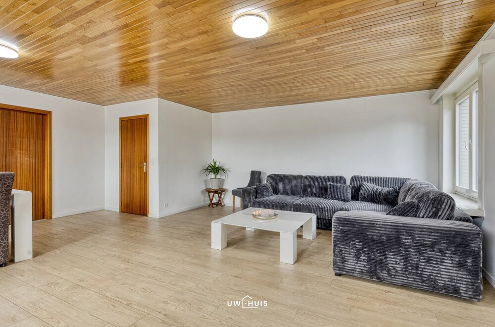 ruim-appartement-van-105-m-met-garage-in-centrum-verrebroek004.jpg