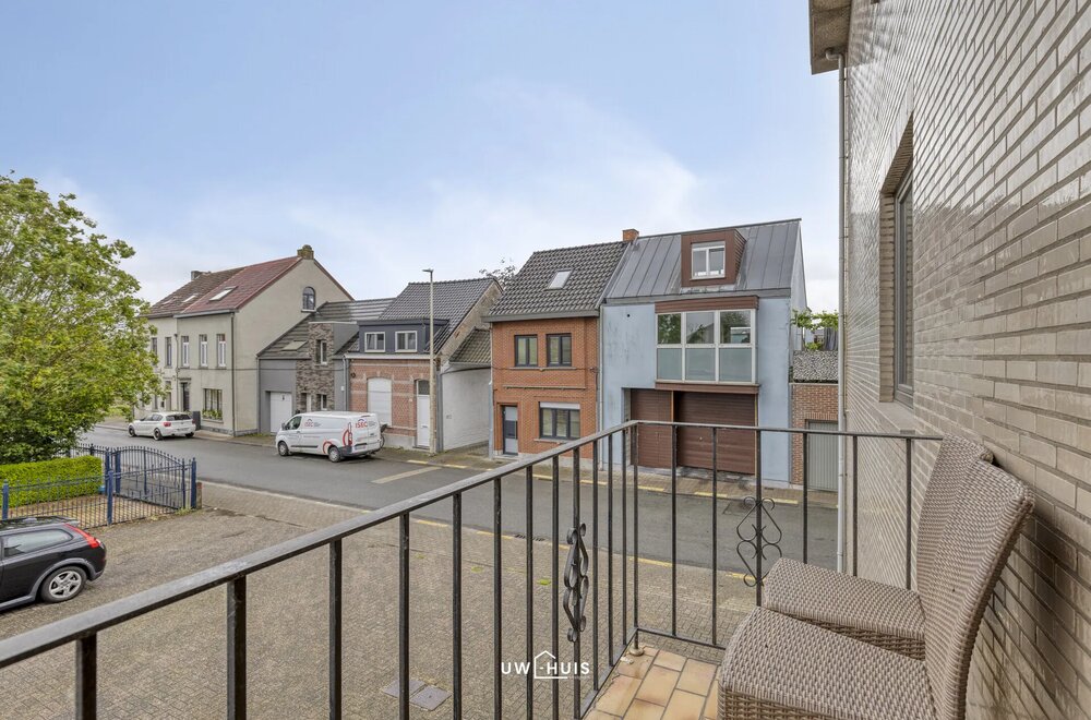 ruim-appartement-van-105-m-met-garage-in-centrum-verrebroek012.jpg