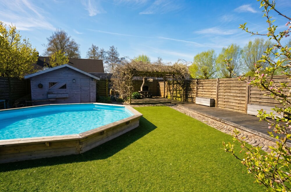 prettig-gelegen-halfopen-woning-met-garage-en-tuin001.jpg