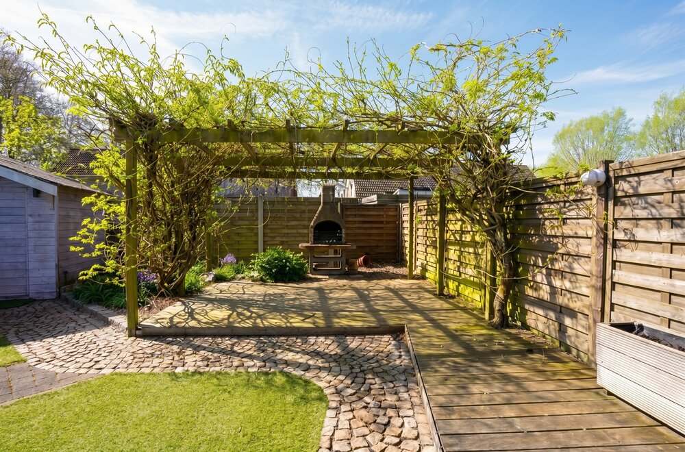 prettig-gelegen-halfopen-woning-met-garage-en-tuin003.jpg