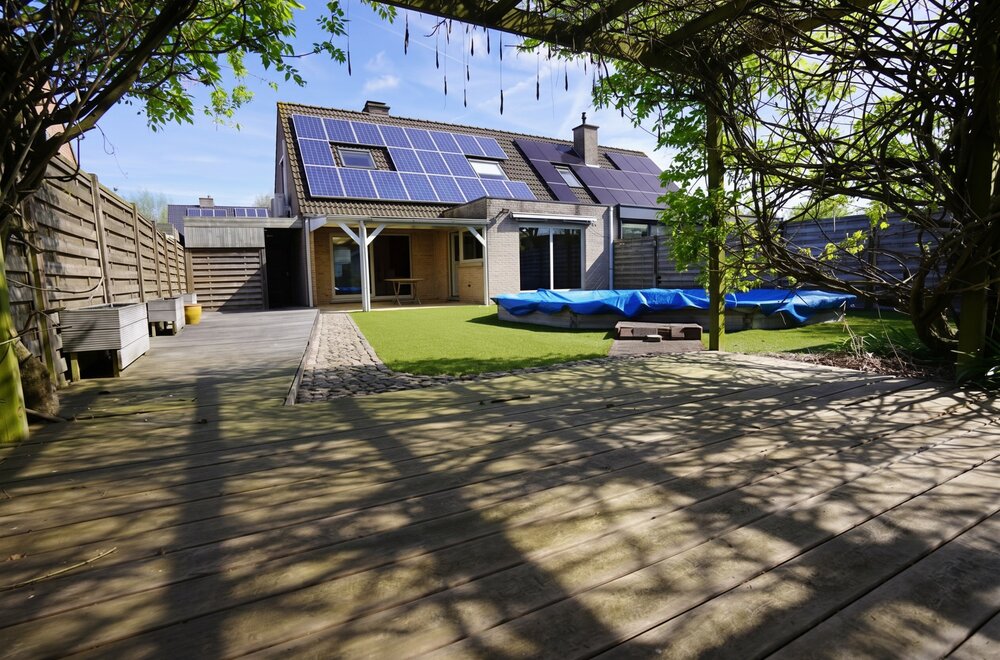 prettig-gelegen-halfopen-woning-met-garage-en-tuin004.jpg