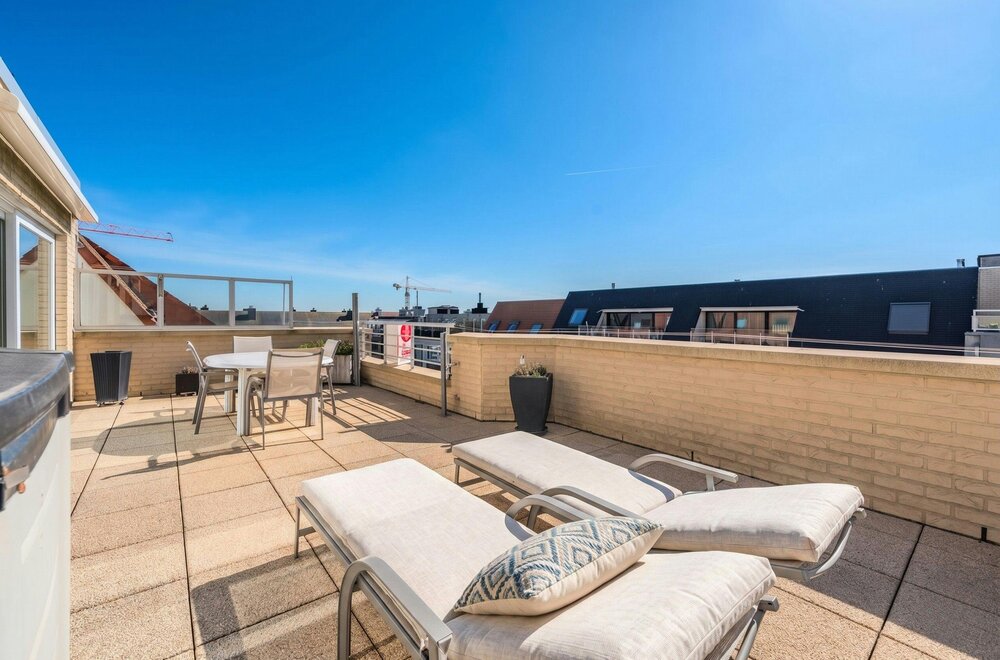 prachtig-appartement-met-ruime-terrassen-en-zijdelings-zeezicht-003.jpg