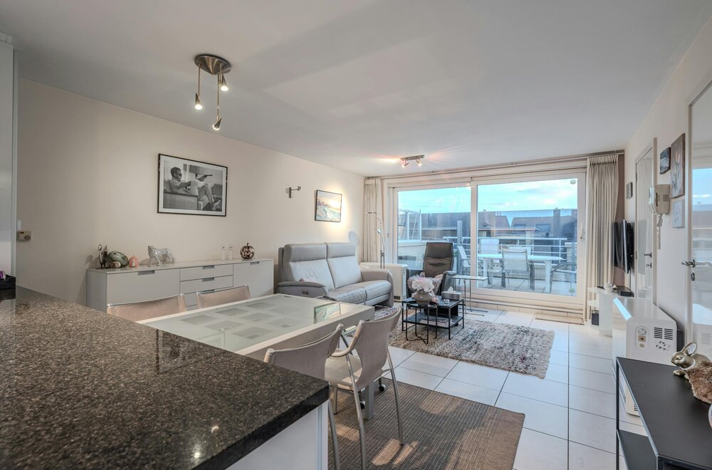 prachtig-appartement-met-ruime-terrassen-en-zijdelings-zeezicht-004.jpg