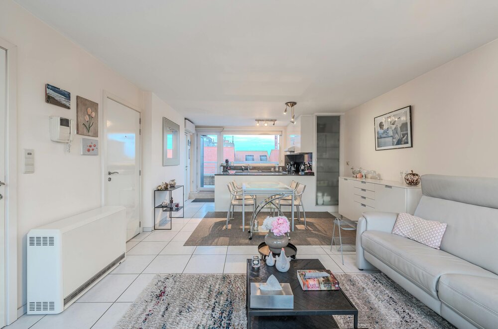 prachtig-appartement-met-ruime-terrassen-en-zijdelings-zeezicht-005.jpg