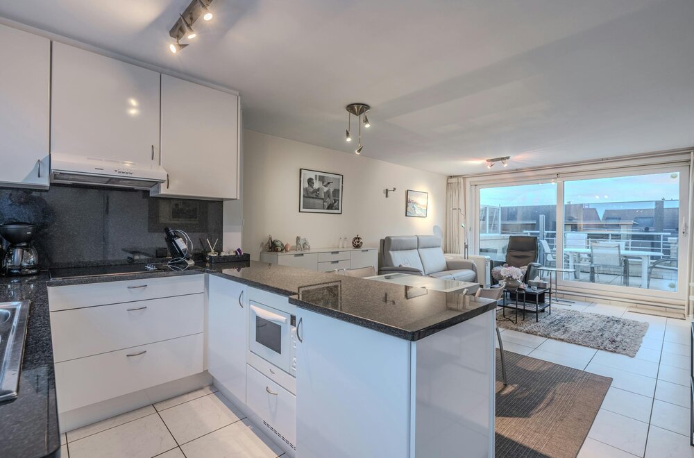 prachtig-appartement-met-ruime-terrassen-en-zijdelings-zeezicht-007.jpg