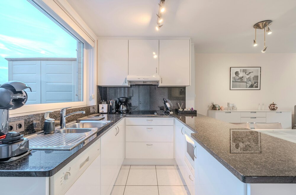 prachtig-appartement-met-ruime-terrassen-en-zijdelings-zeezicht-008.jpg