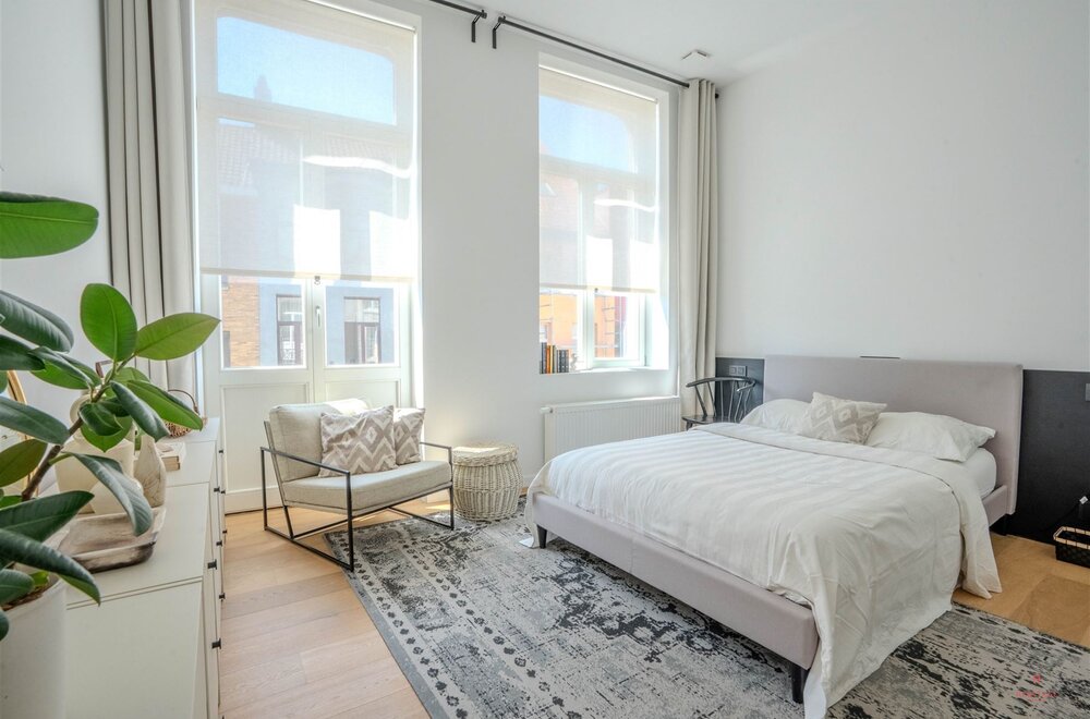 luxueus-gerenoveerd-2-slaapkamer-appartement-met-terras003.jpg