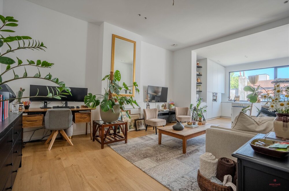 luxueus-gerenoveerd-2-slaapkamer-appartement-met-terras005.jpg