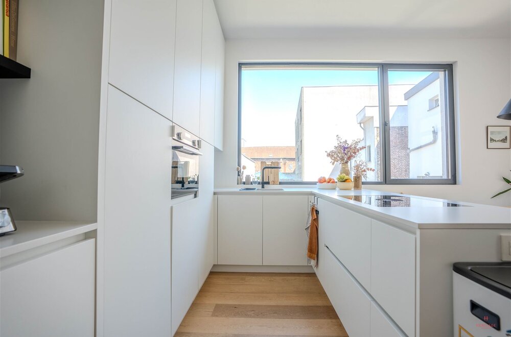 luxueus-gerenoveerd-2-slaapkamer-appartement-met-terras010.jpg