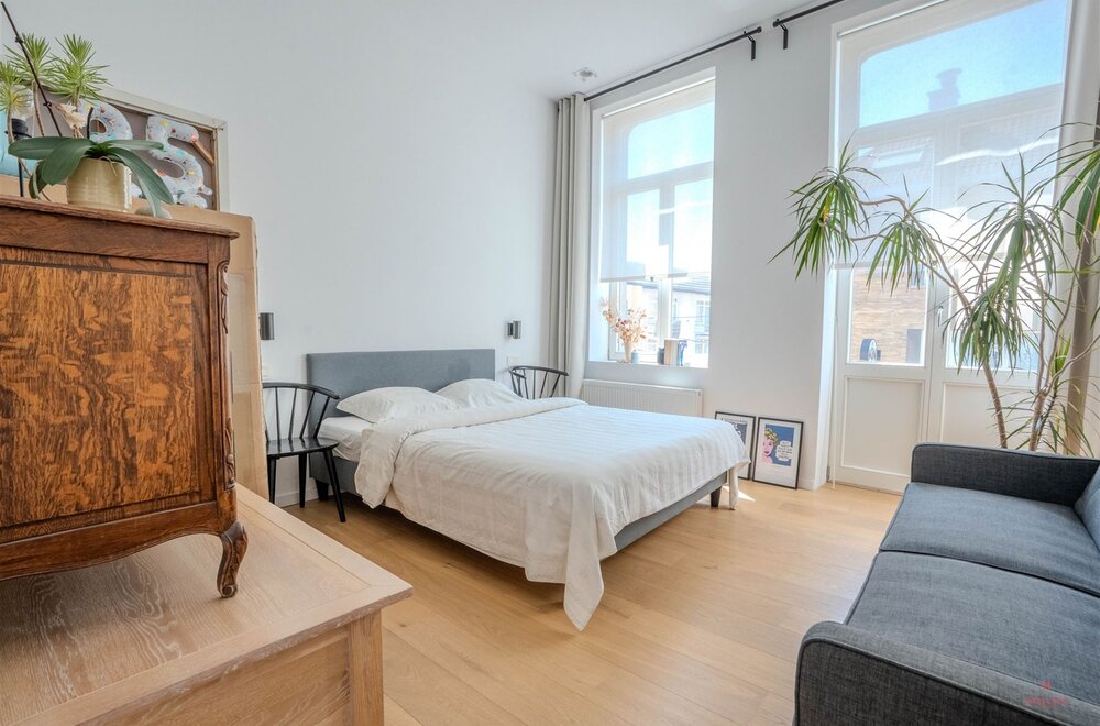 luxueus-gerenoveerd-2-slaapkamer-appartement-met-terras015.jpg