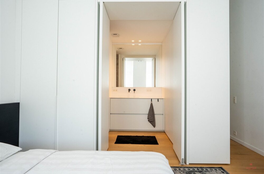 luxueus-gerenoveerd-2-slaapkamer-appartement-met-terras017.jpg