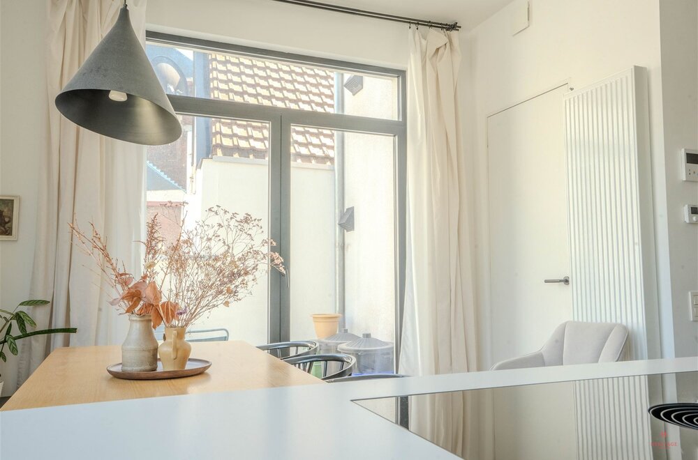 luxueus-gerenoveerd-2-slaapkamer-appartement-met-terras022.jpg