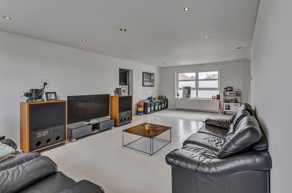 uniek-handelspand-en-exclusieve-duplex-te-koop-in-lennik-009.jpg