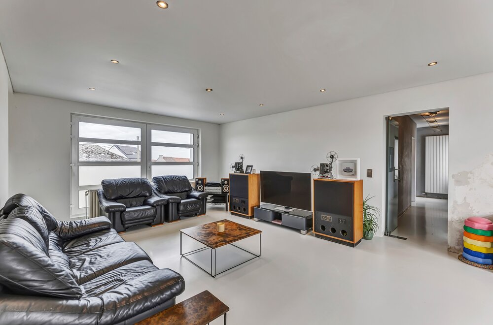 uniek-handelspand-en-exclusieve-duplex-te-koop-in-lennik-010.jpg