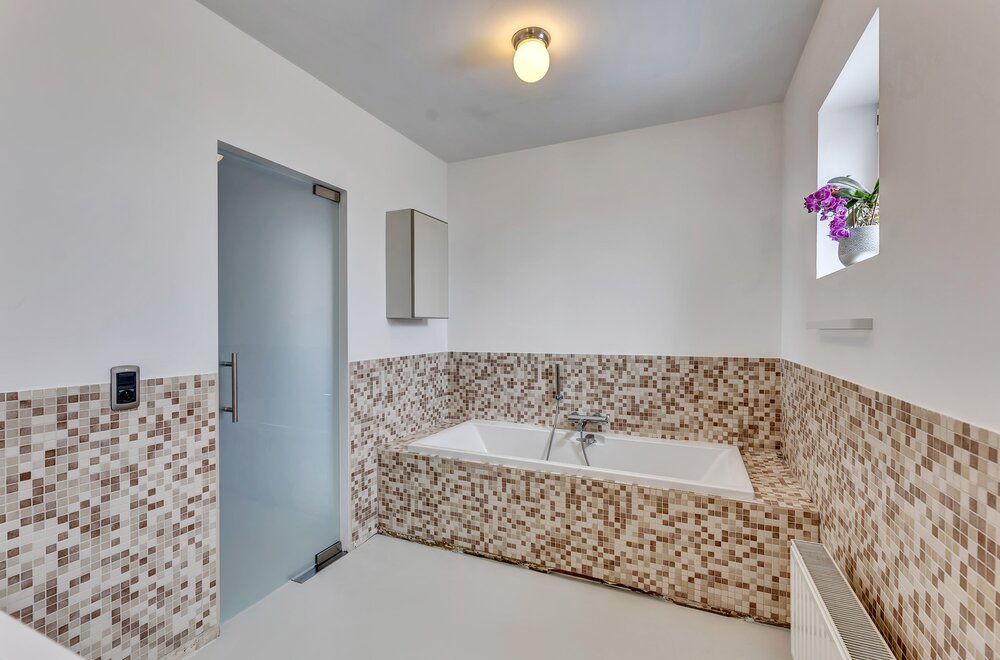 uniek-handelspand-en-exclusieve-duplex-te-koop-in-lennik-025.jpg