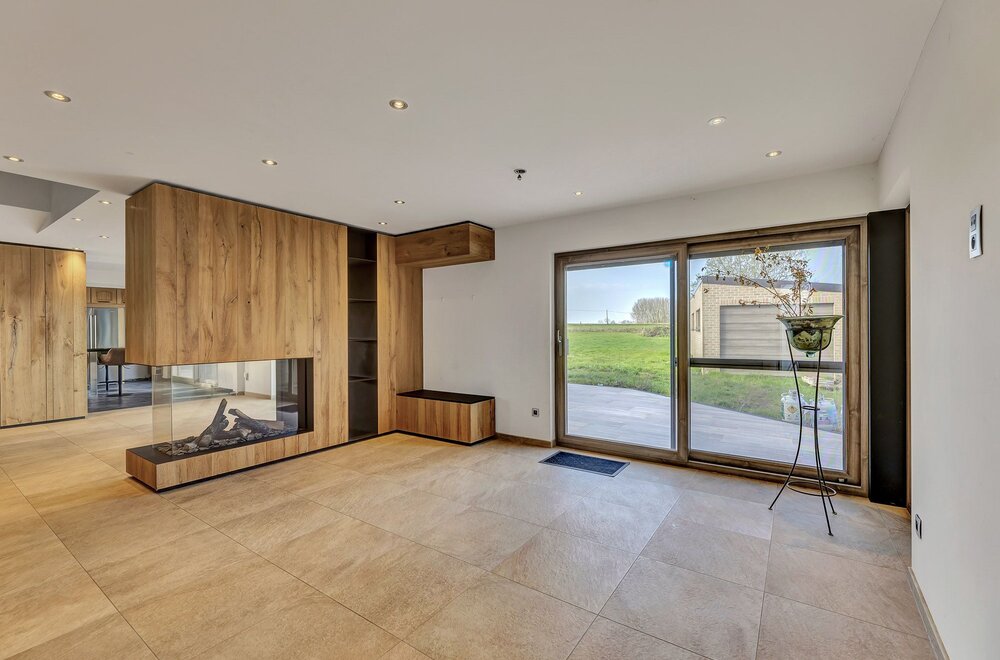 zeer-ruime-woning-met-mogelijkheid-zelfstandige-activiteit003.jpg