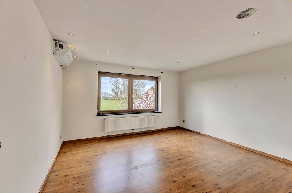 zeer-ruime-woning-met-mogelijkheid-zelfstandige-activiteit009.jpg