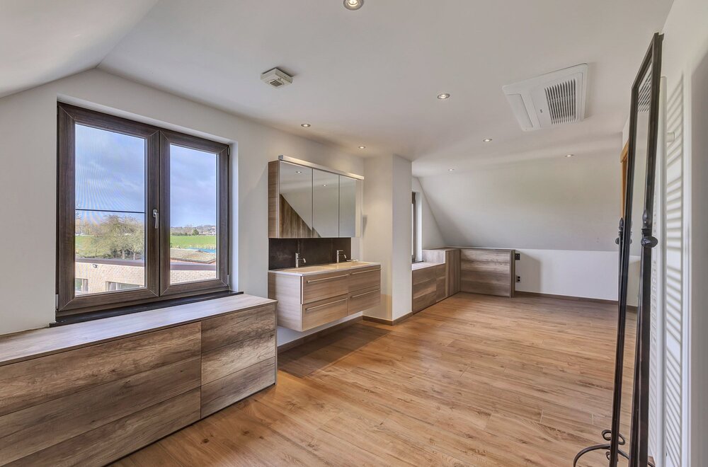 zeer-ruime-woning-met-mogelijkheid-zelfstandige-activiteit012.jpg