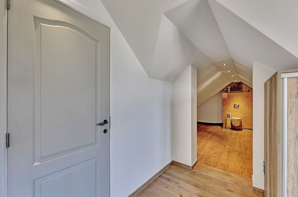 zeer-ruime-woning-met-mogelijkheid-zelfstandige-activiteit013.jpg
