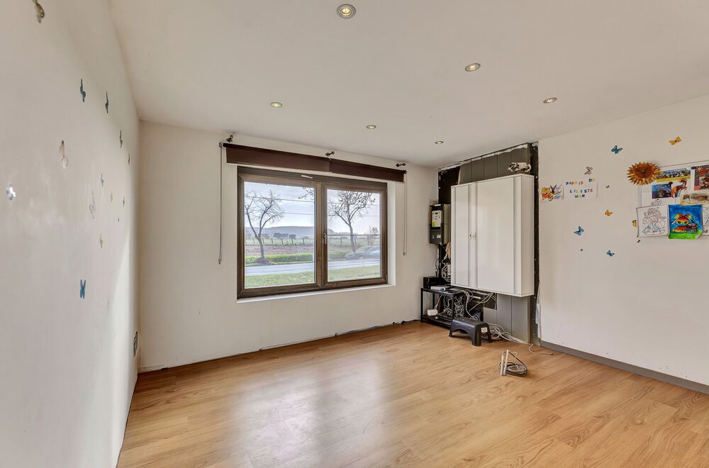 zeer-ruime-woning-met-mogelijkheid-zelfstandige-activiteit017.jpg