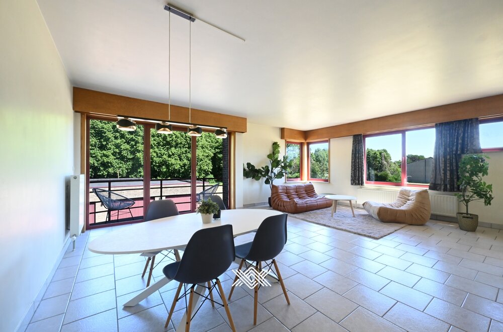 ruim-appartement-op-rustige-ligging-met-terras-en-garagebox003.jpg
