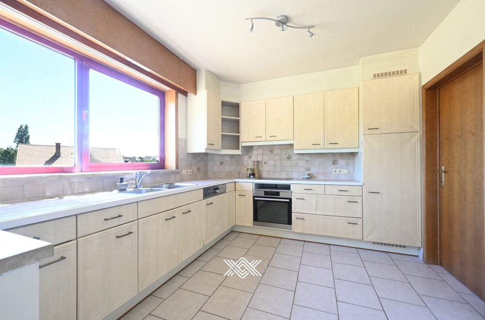 ruim-appartement-op-rustige-ligging-met-terras-en-garagebox005.jpg