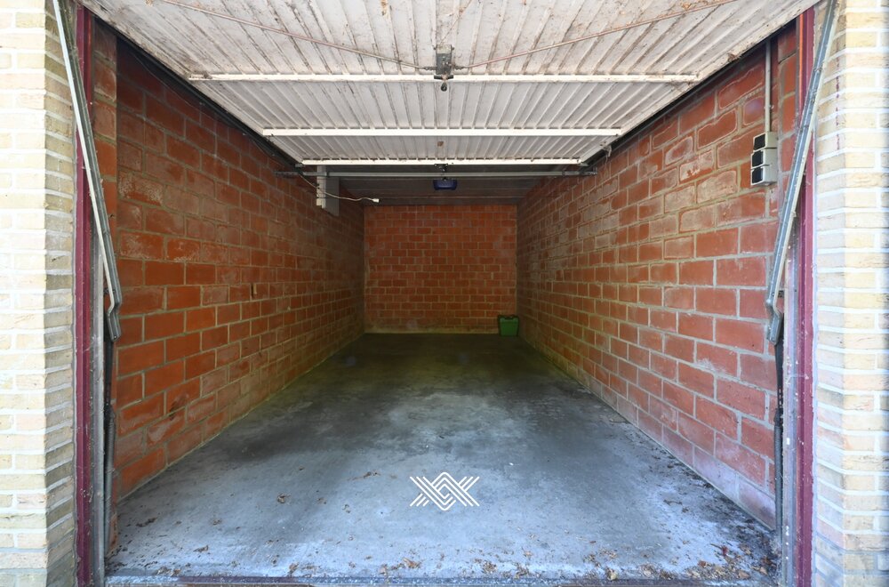 ruim-appartement-op-rustige-ligging-met-terras-en-garagebox010.jpg