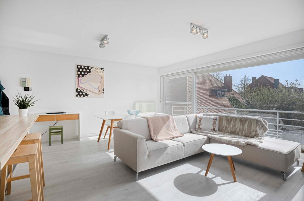 instapklaar-appartement-te-koop-te-st-andries-met-1-slpk-003.jpg