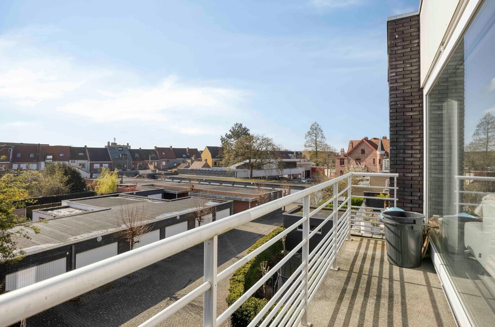 instapklaar-appartement-te-koop-te-st-andries-met-1-slpk-005.jpg