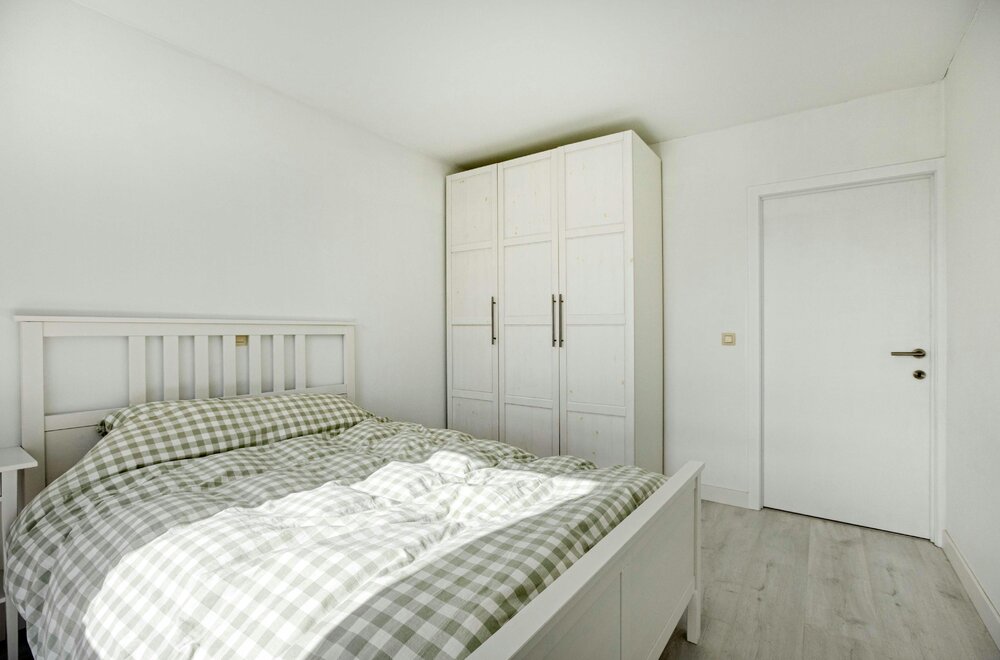 instapklaar-appartement-te-koop-te-st-andries-met-1-slpk-010.jpg