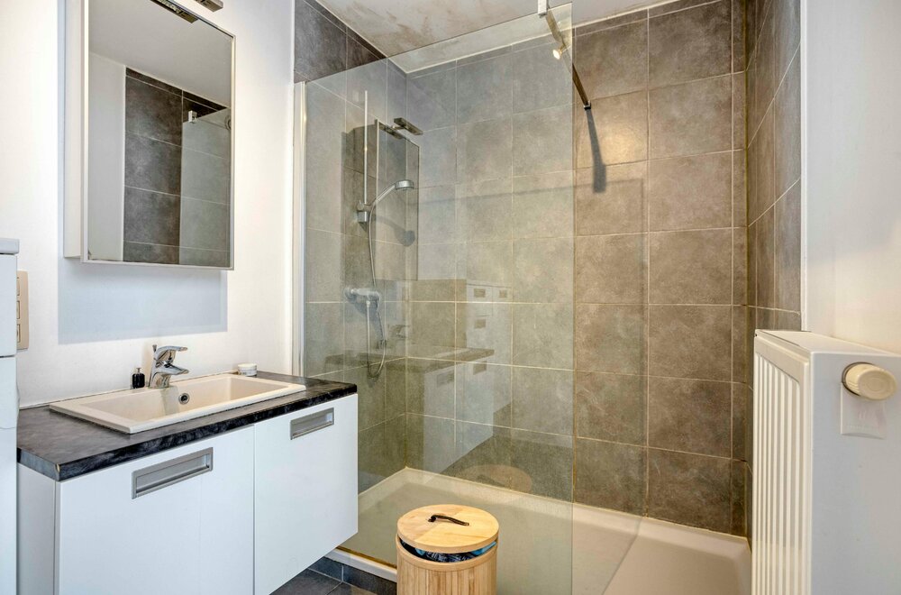 instapklaar-appartement-te-koop-te-st-andries-met-1-slpk-011.jpg