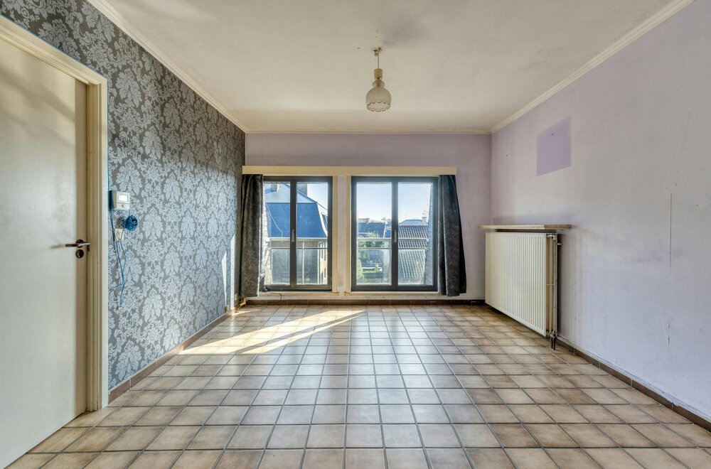 te-moderniseren-appartement-met-garage-te-koop-in-harelbeke004.jpg