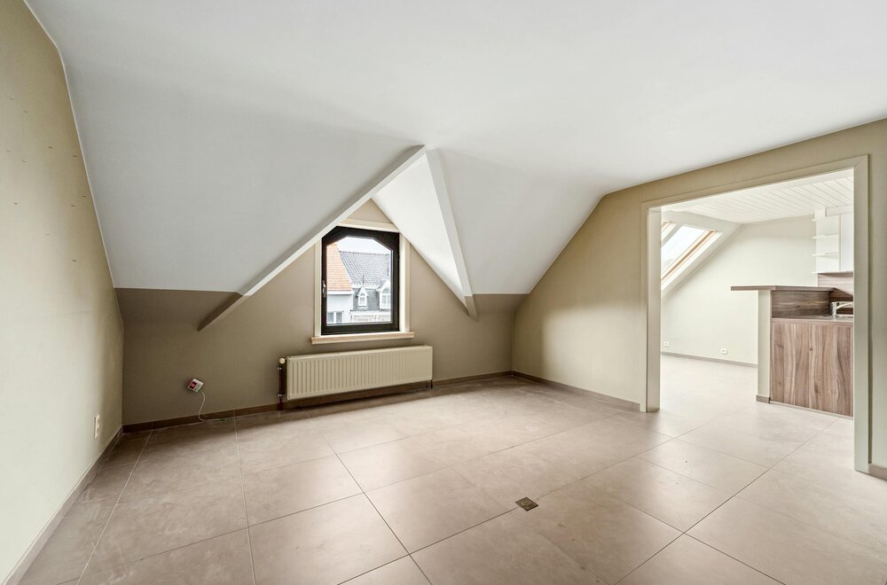 dakappartement-81m-met-1-slaapkamer-in-centrum-roeselare001.jpg