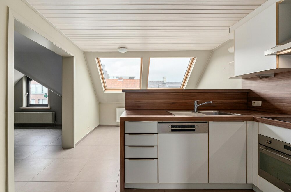 dakappartement-81m-met-1-slaapkamer-in-centrum-roeselare005.jpg