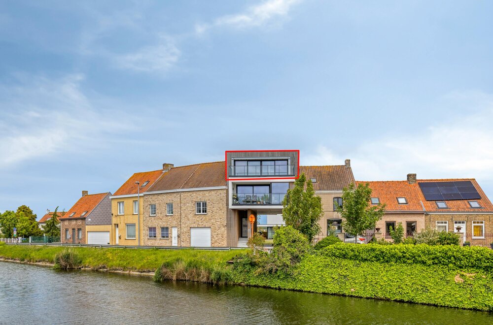 appartement-met-n-slaapkamer-en-ruim-terras-over-het-water001.jpg