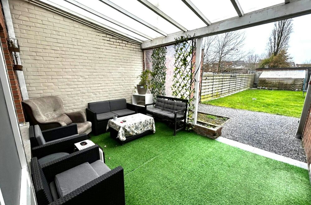 building-met-twee-verhuurde-appartementen-en-4-garages011.jpg