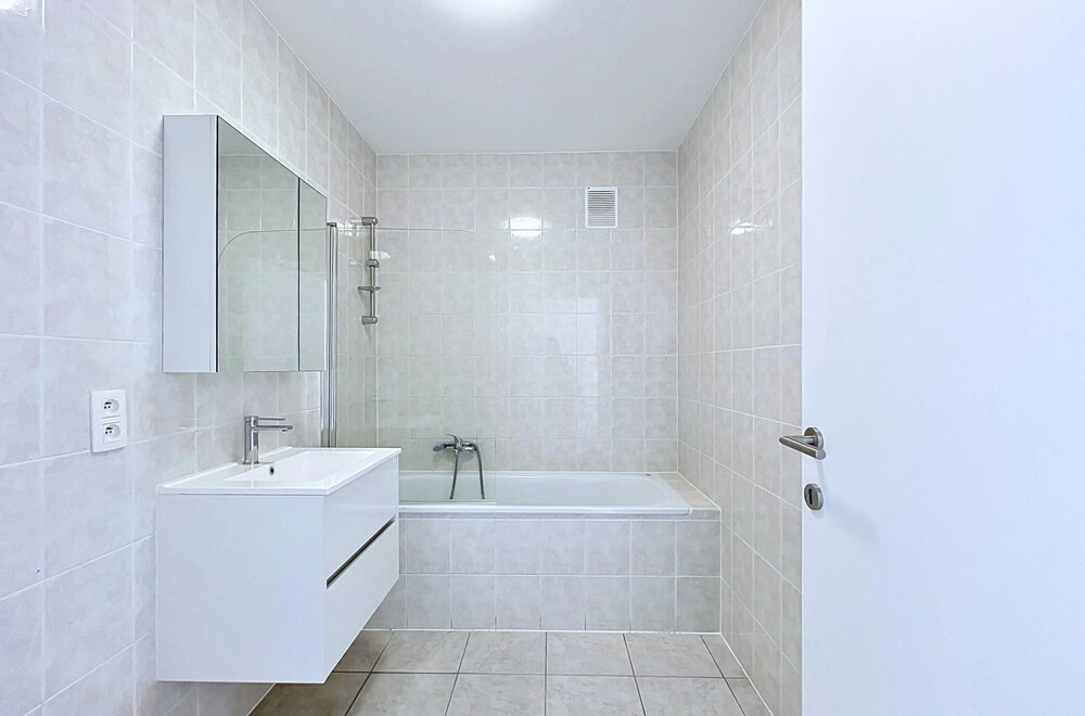 appartement-met-2-slaapkamers-te-koop-aan-station-in-eeklo013.jpg