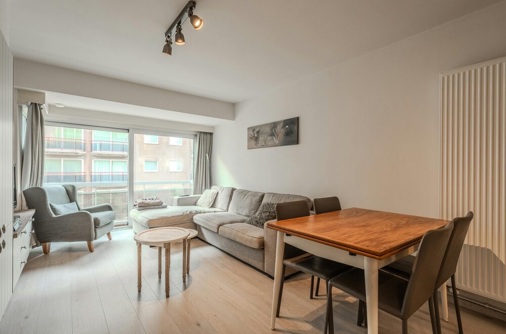 gerenoveerd-appartement-op-toplocatie-te-middelkerke-003.jpg