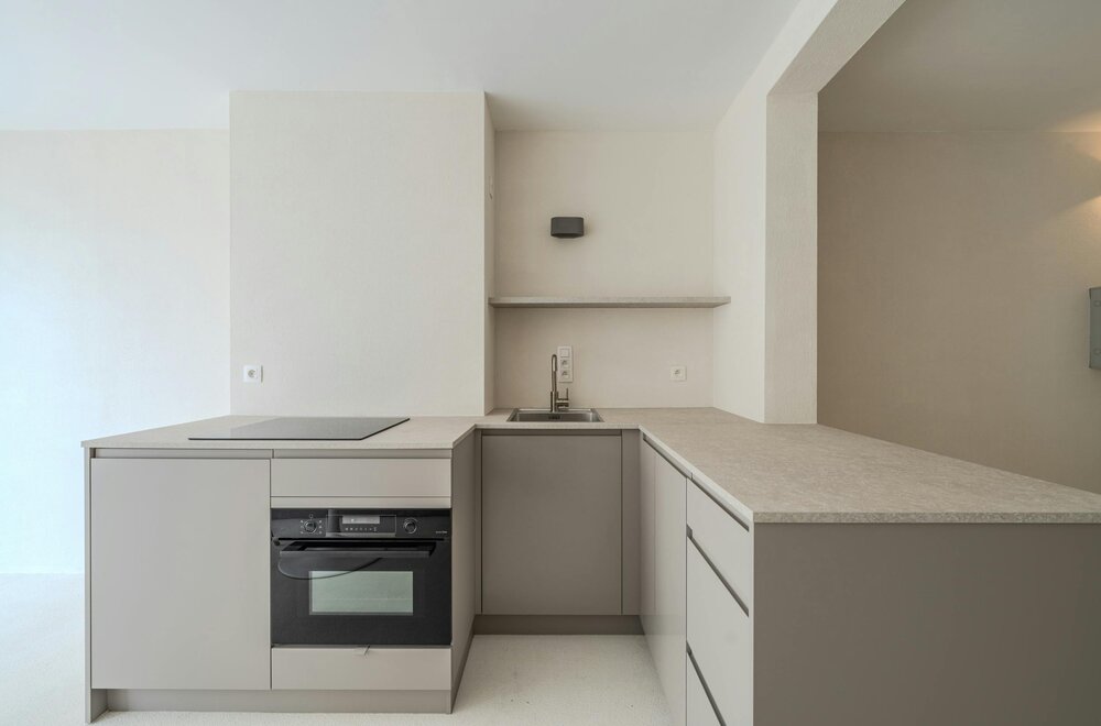 prachtig-gerenoveerde-studio-met-slaaphoek-en-zijdelings-zeezicht-009.jpg