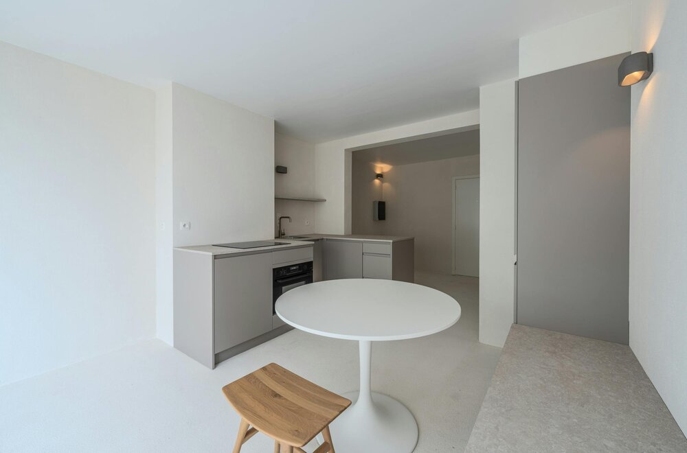 prachtig-gerenoveerde-studio-met-slaaphoek-en-zijdelings-zeezicht-011.jpg