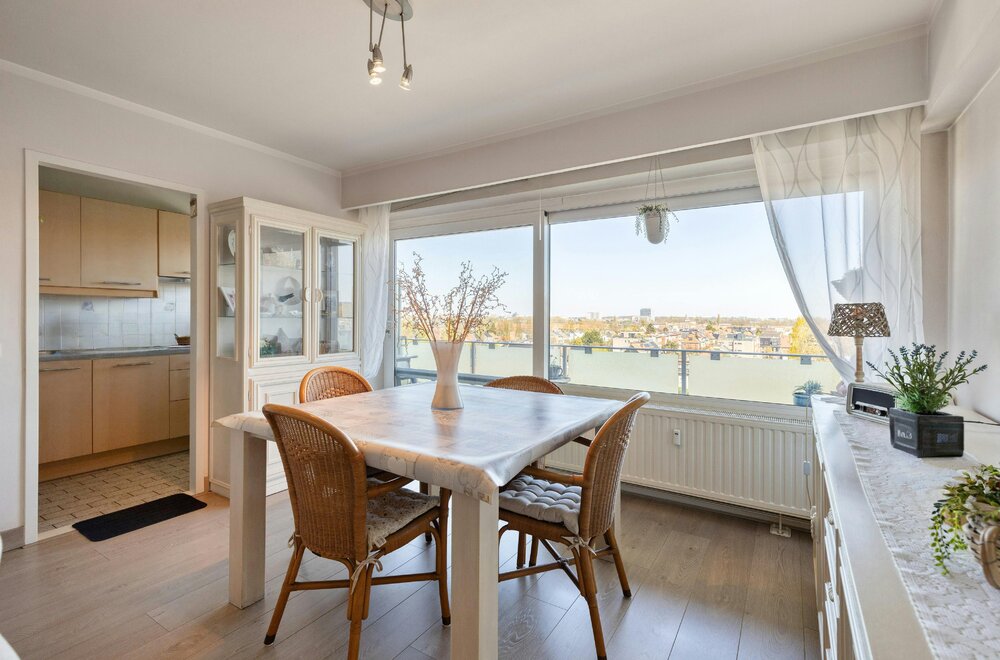 appartement-met-2-slaapkamers-terras-en-autostaanplaats-te-koop-in-hoboken005.jpg