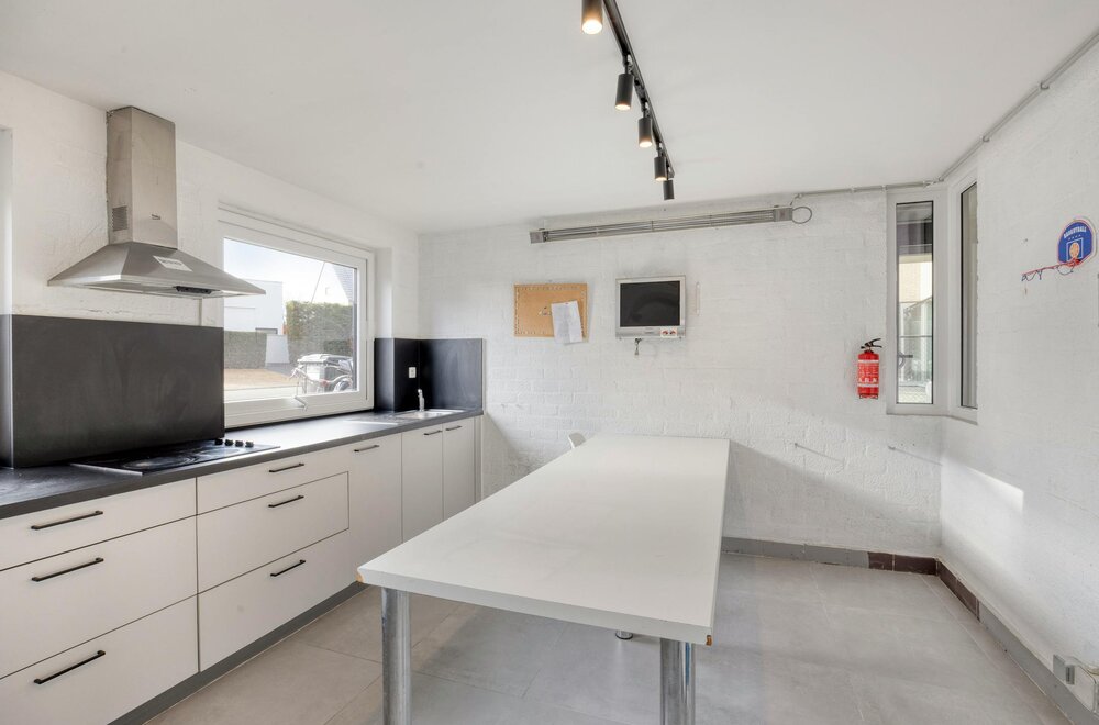 opbrengsteigendom-met-9-studentenkamers-en-duplex-appartement-te-hasselt002.jpg