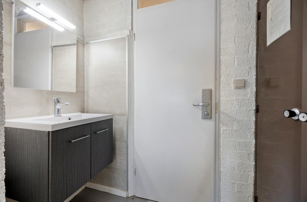 opbrengsteigendom-met-9-studentenkamers-en-duplex-appartement-te-hasselt009.jpg