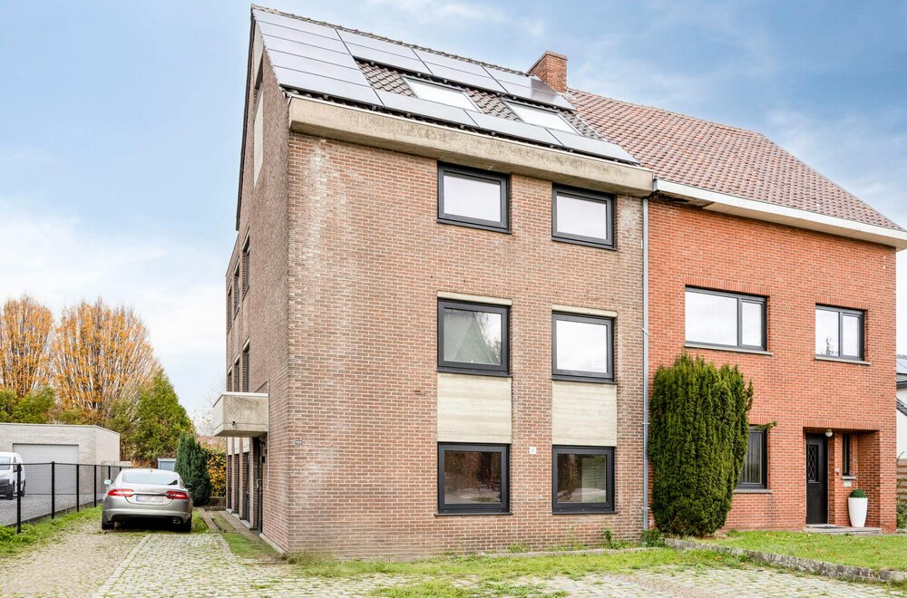 opbrengsteigendom-met-9-studentenkamers-en-duplex-appartement-te-hasselt016.jpg