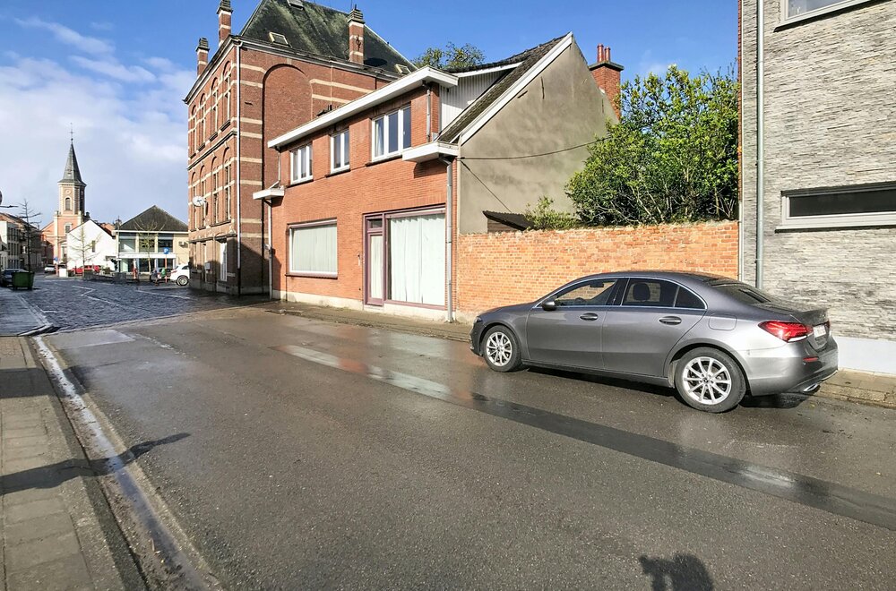 ruime-goed-gelegen-woning-met-bureau-of-praktijkruimte002.jpg