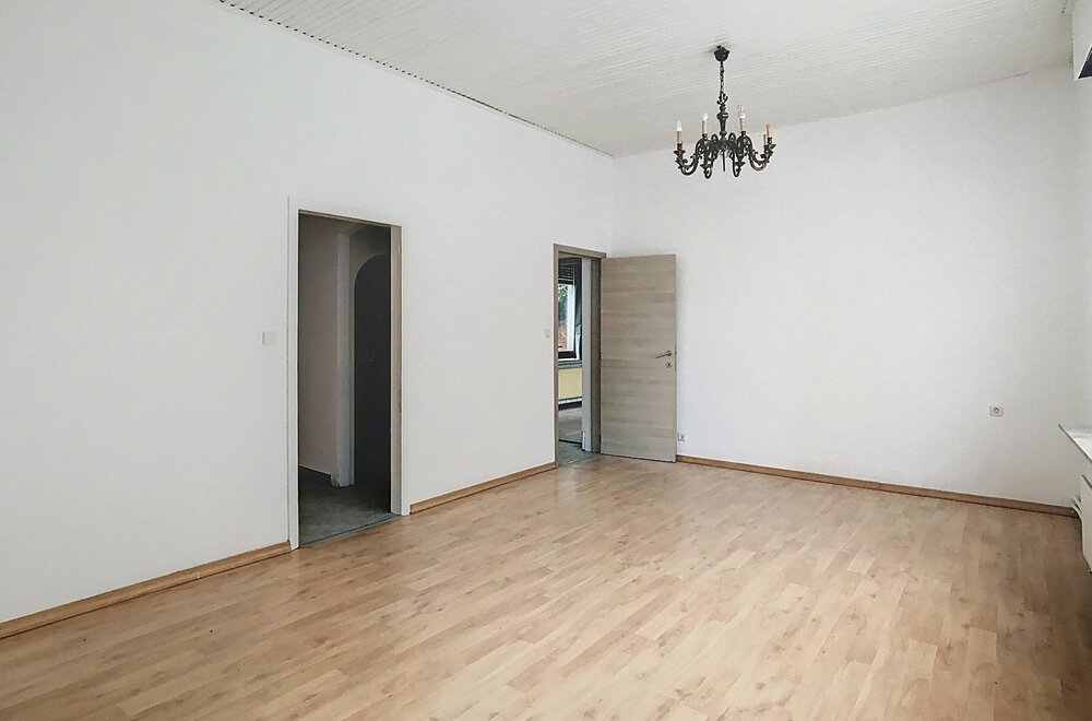 ruime-goed-gelegen-woning-met-bureau-of-praktijkruimte003.jpg