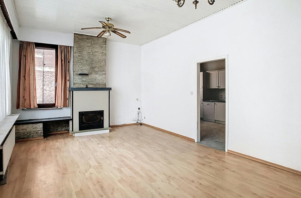 ruime-goed-gelegen-woning-met-bureau-of-praktijkruimte004.jpg