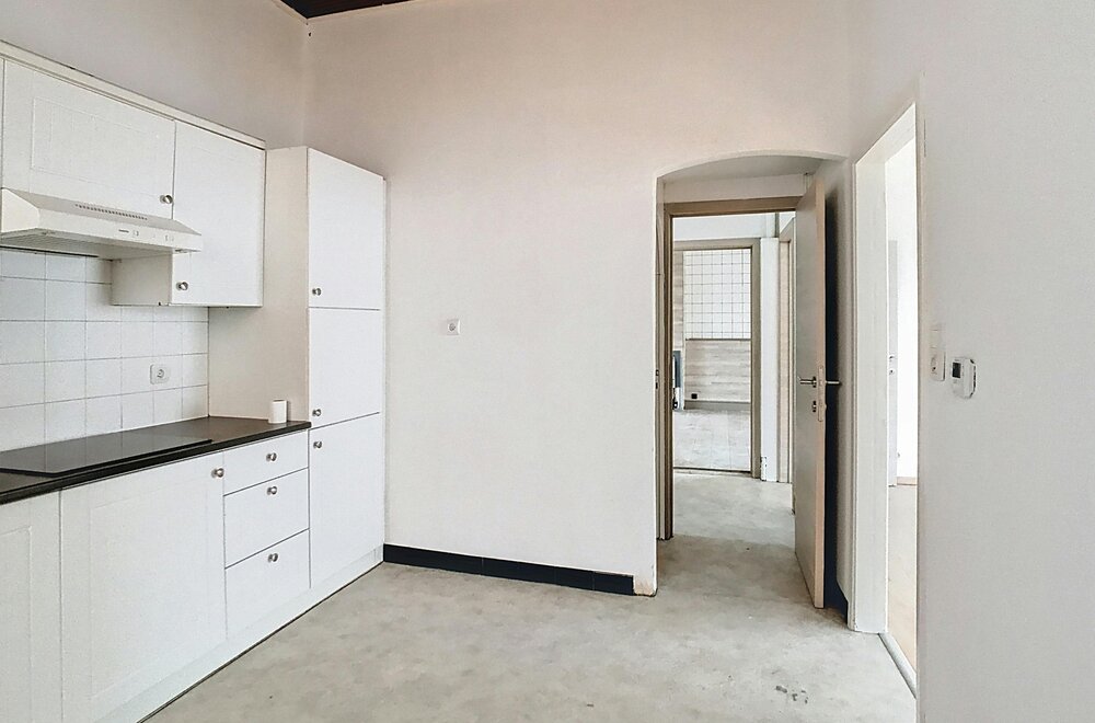 ruime-goed-gelegen-woning-met-bureau-of-praktijkruimte006.jpg