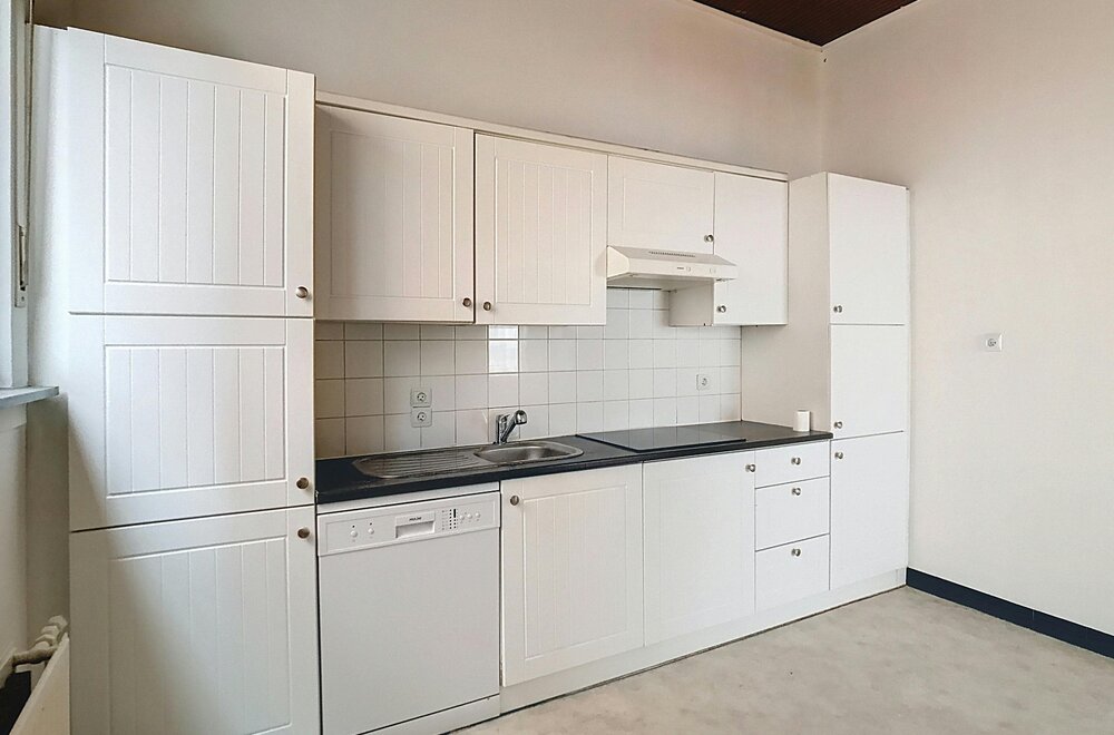 ruime-goed-gelegen-woning-met-bureau-of-praktijkruimte007.jpg